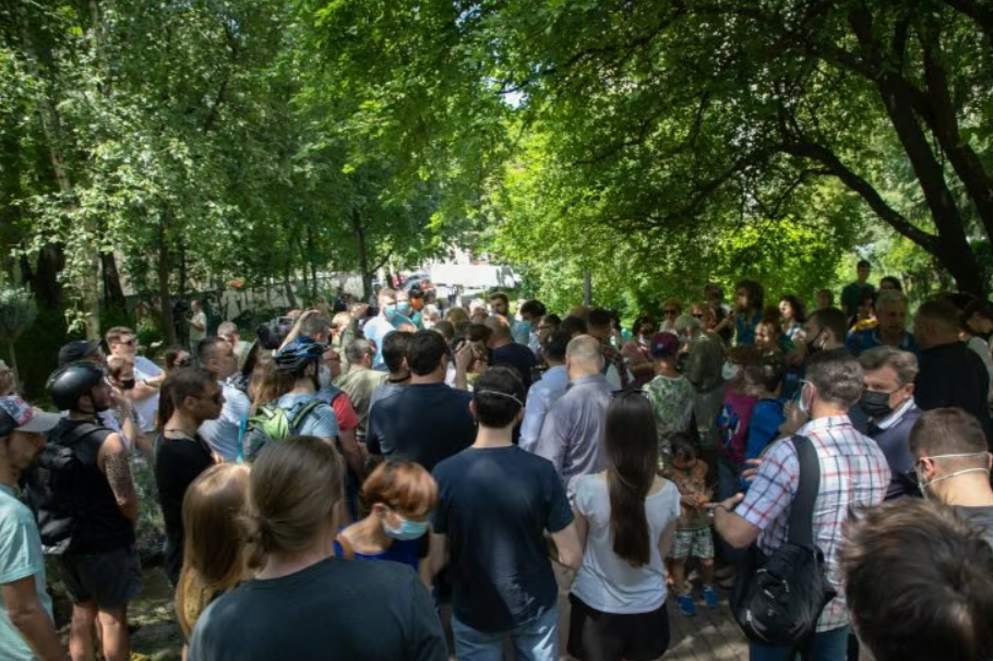 Активісти протестували 12 років. У Києві розпочали ще одне скандальне будівництво (фото)